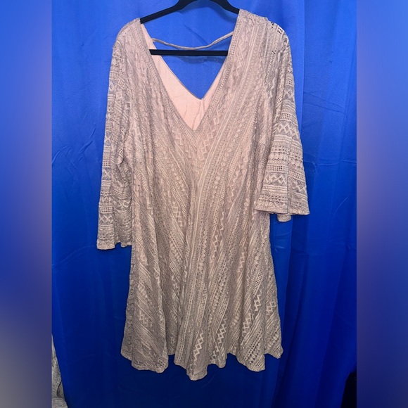 Torrid Taupe Lace Bell Sleeve
Trapeze Dress - Picture 5 of 9